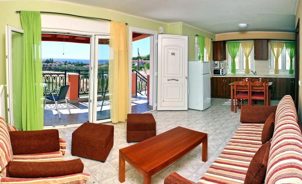 Yakinthos Garden Apartment Anaxos Bagian luar foto