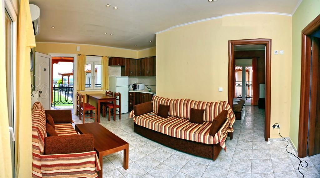 Yakinthos Garden Apartment Anaxos Bagian luar foto